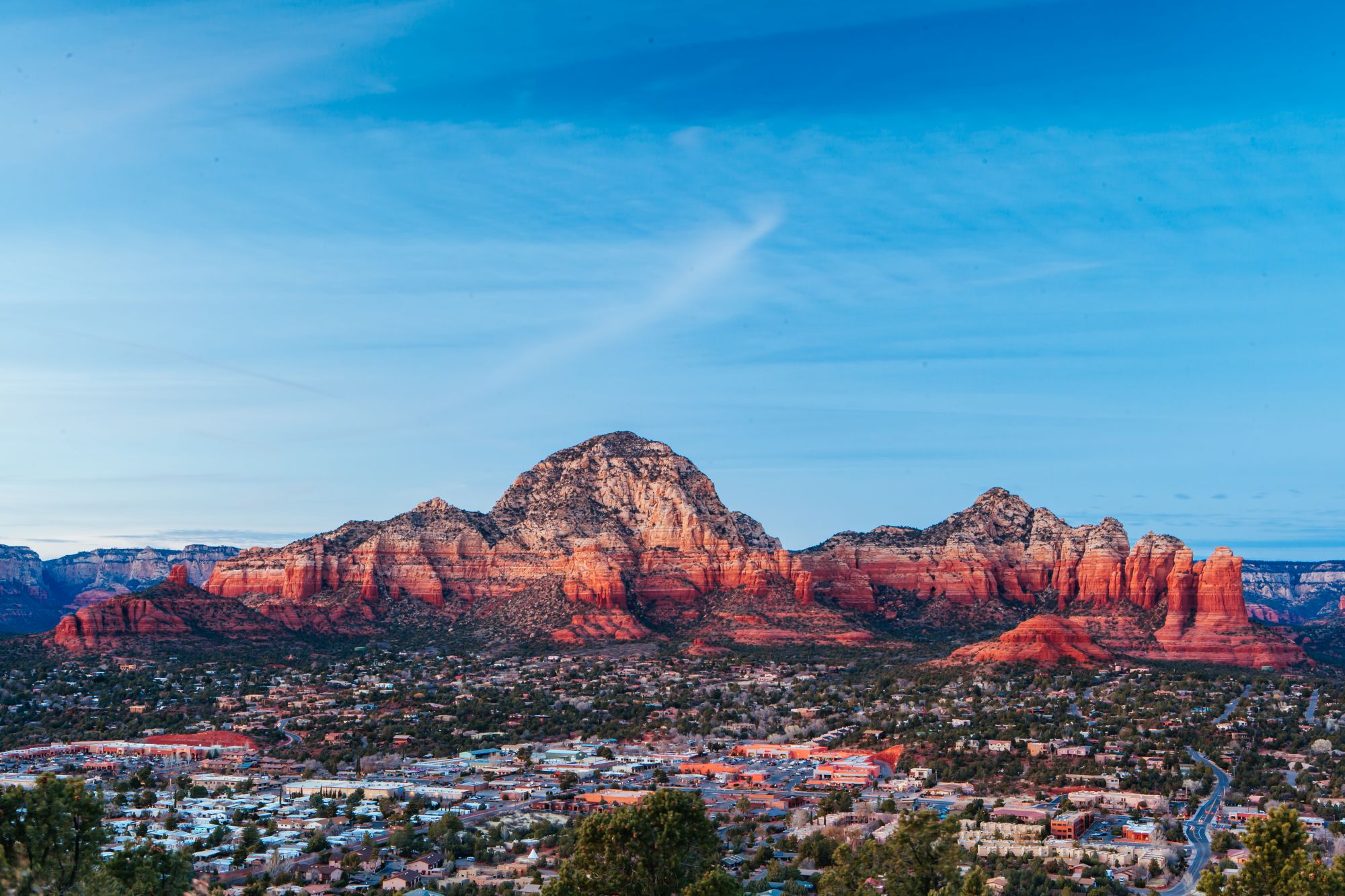 How Far Is Sedona from Phoenix Airport? Transportation Options Explained