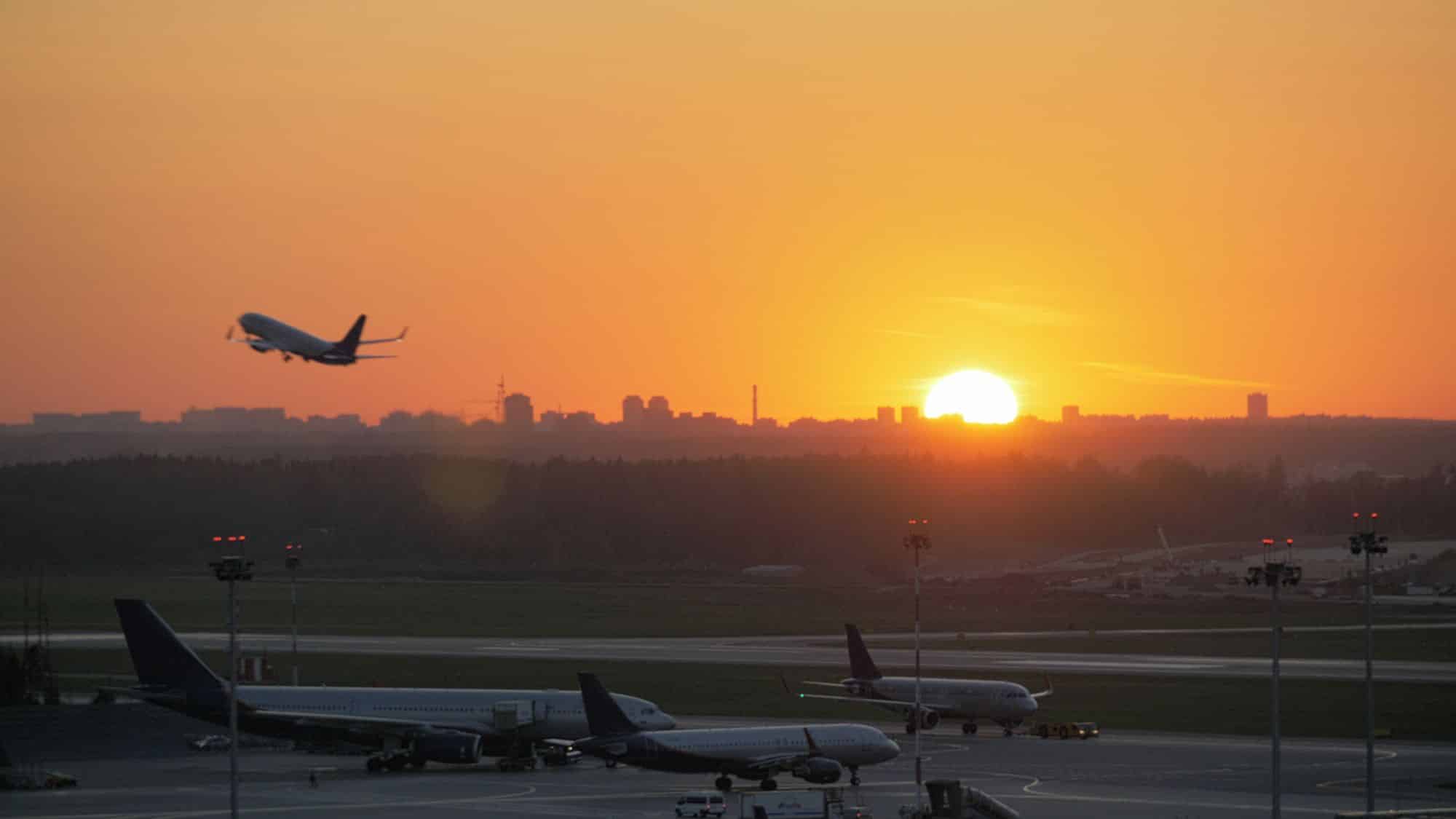 Best Airport to Fly Into Arizona: PHX, TUS, or SDL?